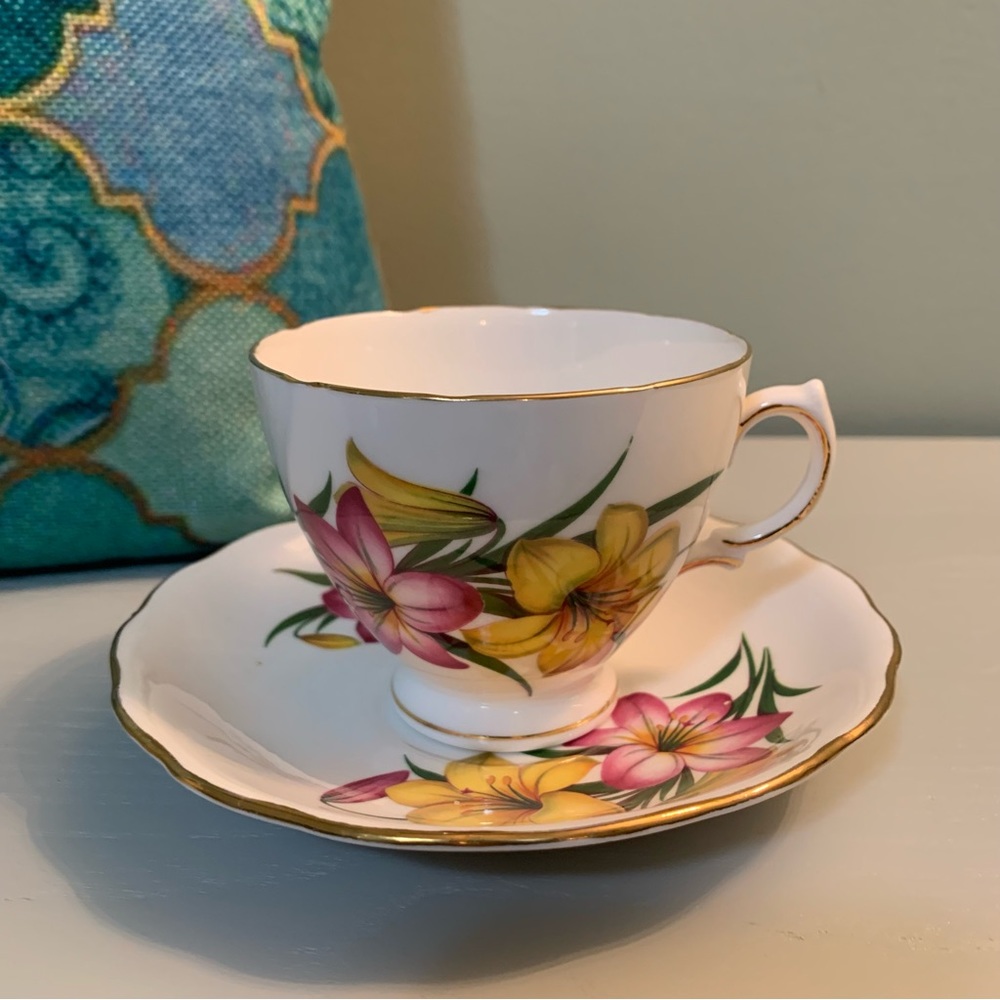 Vintage English Bone China Bittersweet Ridge Royal Vale Tea Cup and Sauc…